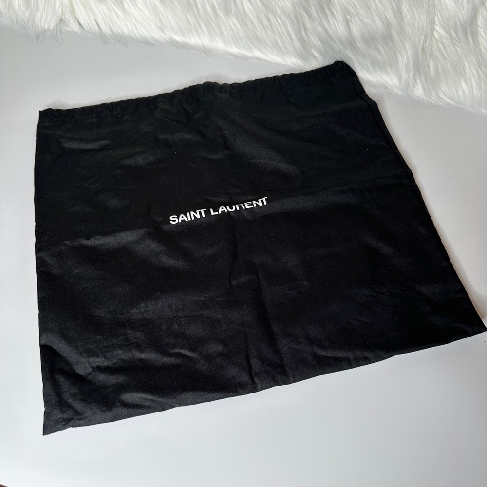 Yves Saint Laurent College Medium Matelasse Lambskin V-Flap Crossbody - Picture 14 of 14